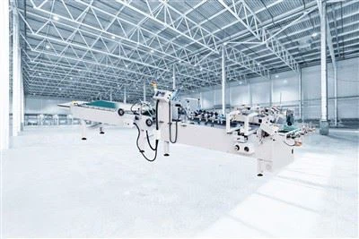 Czy automatyczna składarko-sklejarka może pracować z papierem makulaturowym?